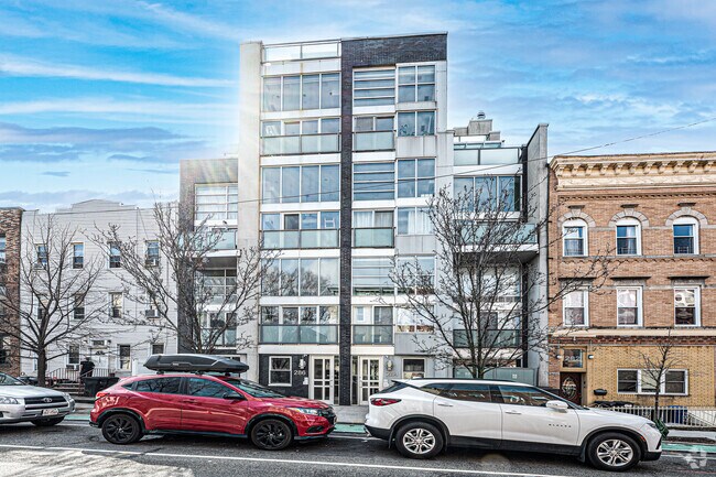 Building Photo - 286 20th St