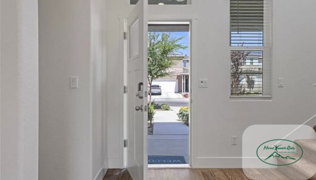 Foto del edificio - CORNER LOT - Beautiful 5-Bedroom Home for Rent in North Merced!