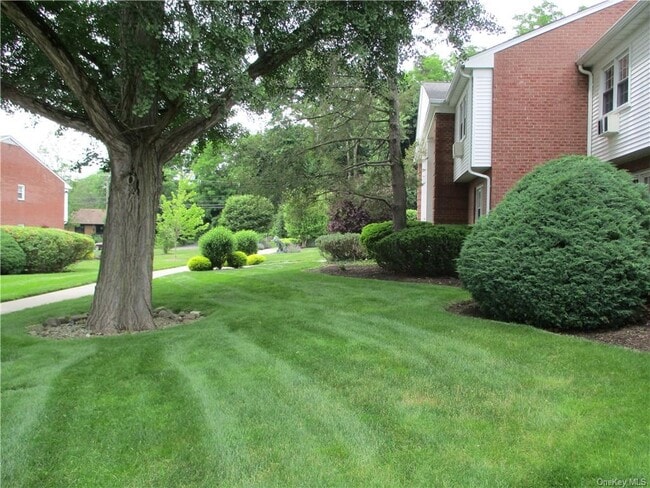 Building Photo - 25 Roundtree Cir