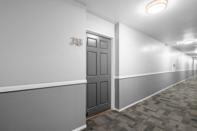 Building Photo - 460 Oak St
