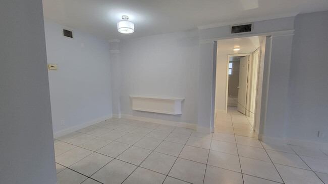 Building Photo - 313 Gardens Dr