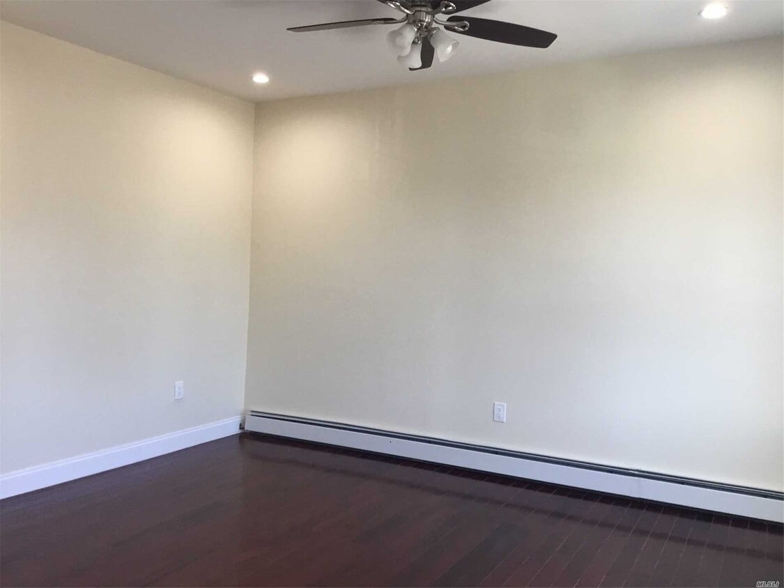 Foto del edificio - 85-40 168 St