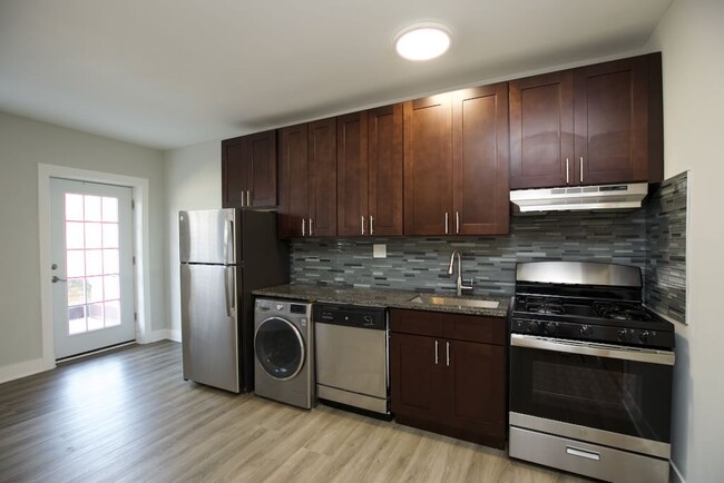 Building Photo - 733 Judson Ave