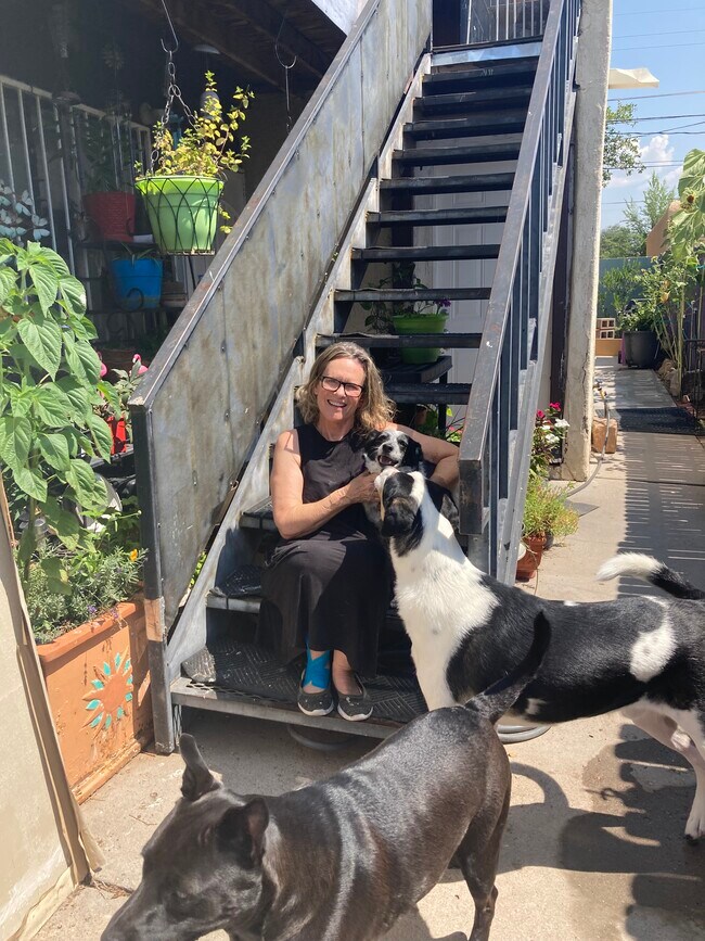 Resident Pups - 224 San Pablo St NE