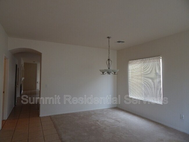 Foto del edificio - 242 E Corte Rancho Encanto