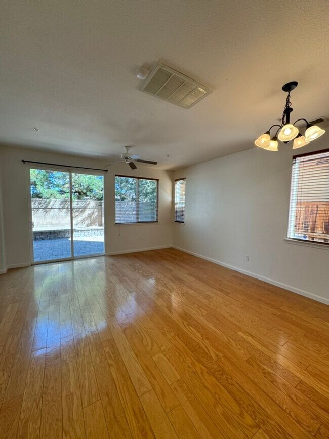 Foto del edificio - Convenient Sparks Location!