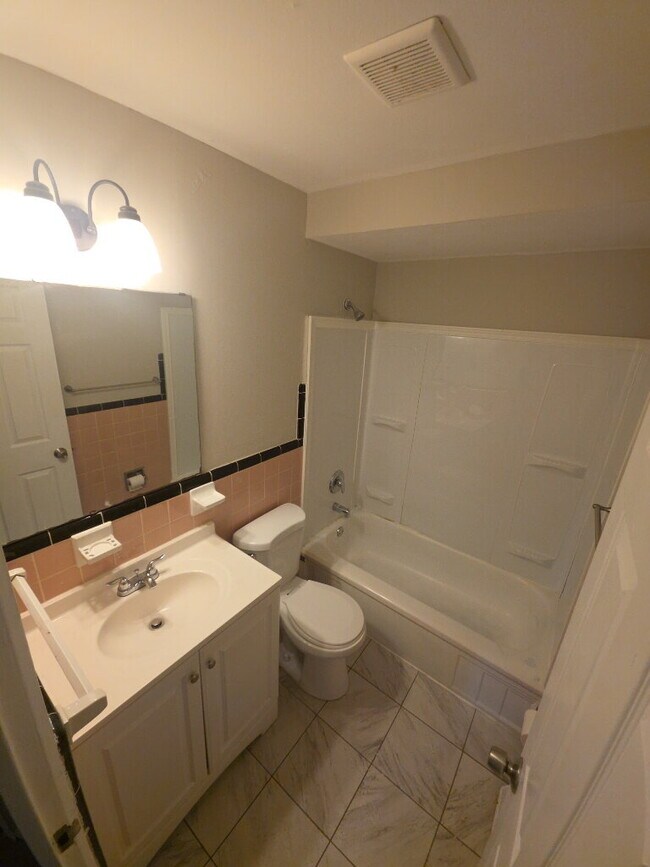 Foto del edificio - Charming 3-Bedroom Home in a Quiet St. Louis Neighborhood