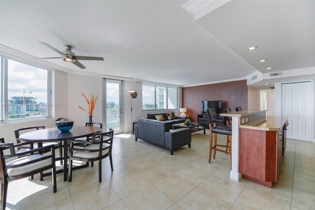 Foto del edificio - 7135 Collins Ave