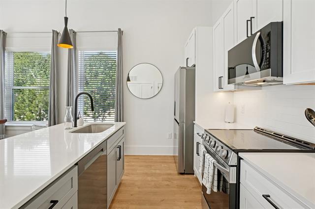 Foto del edificio - 6418 Maple Ave