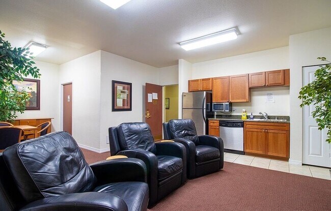 Common Room Kitchen - 300 10th Ave