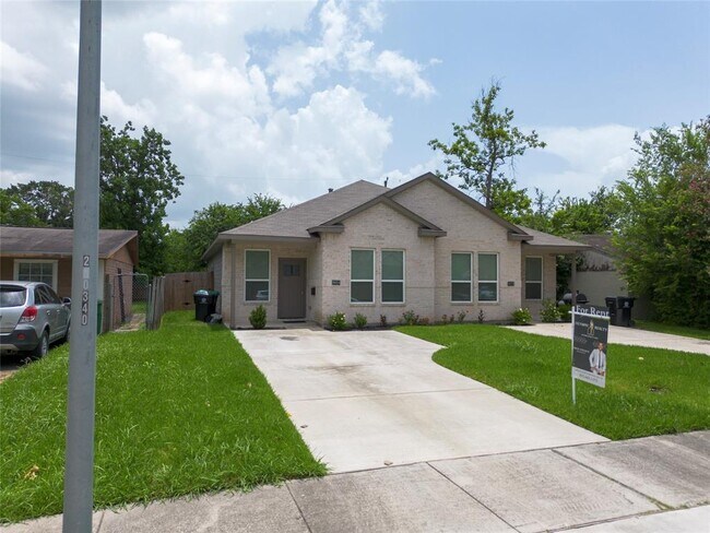 Foto del edificio - 3915 Brookmeade Dr