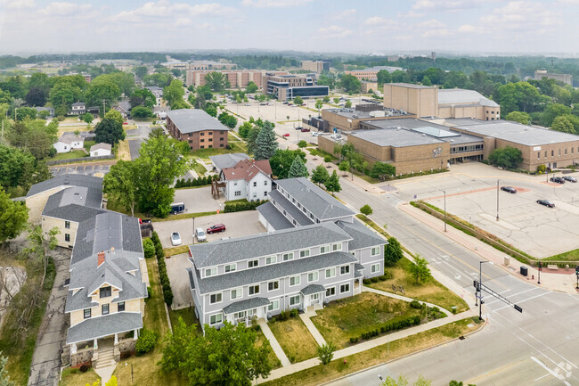 Foto aérea - Campus Edge Apartments