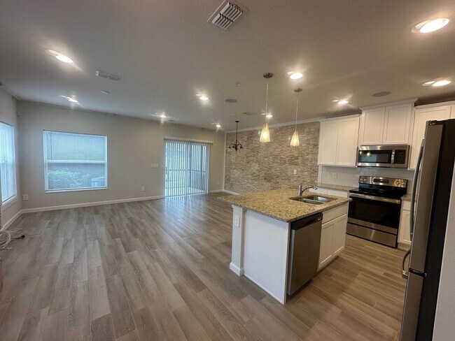 Building Photo - New 4 Bedroom 3 Bath 1 Car Garage Townhome