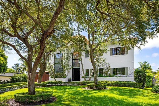 Building Photo - 1400 Coruna Ave