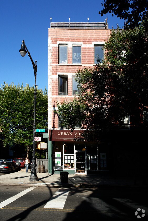 Building Photo - 164 5th Ave