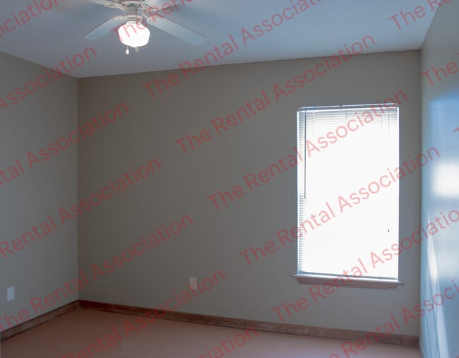 Building Photo - 1047 Sanders Ln