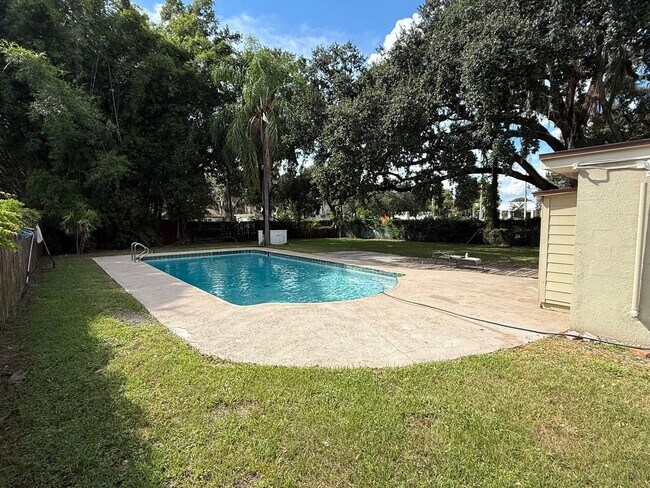 Foto del edificio - 3 Bedroom, 2 1/2 Bath Single Family Home With Pool