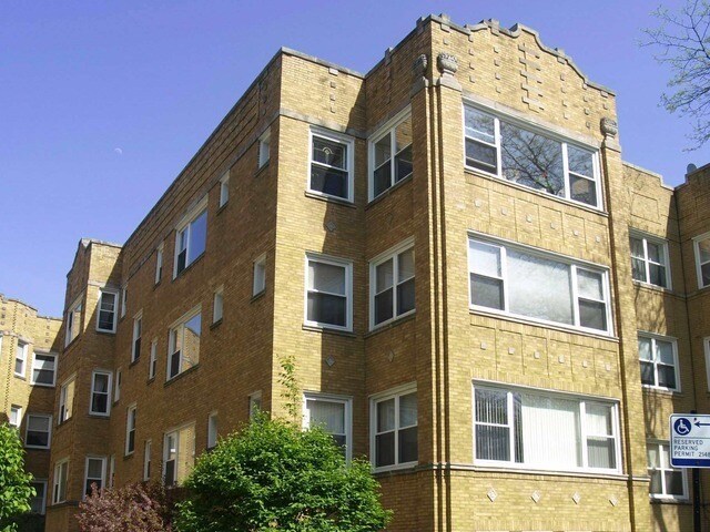 Primary Photo - 4915 N Avers Ave