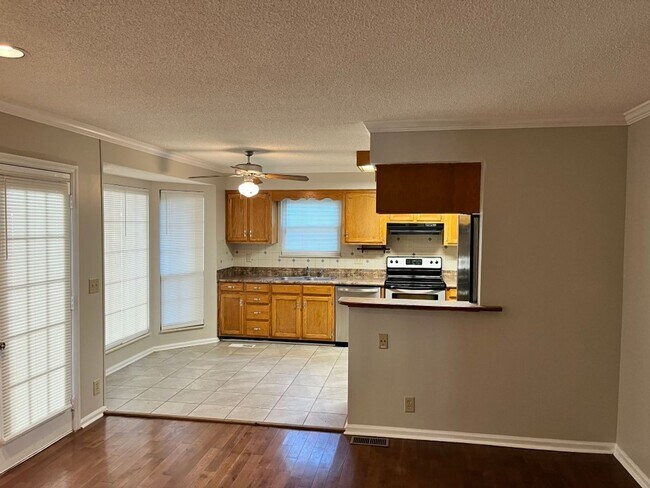 Foto del edificio - Fabulous 2 Story with great outdoor entert...