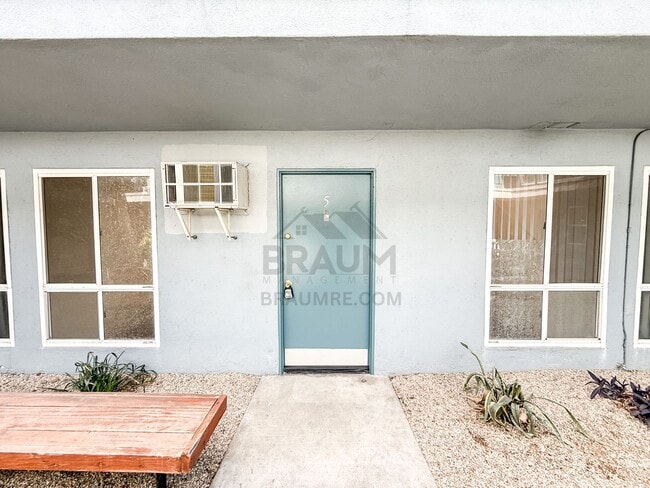 Foto del edificio - 5611 Fulcher Ave