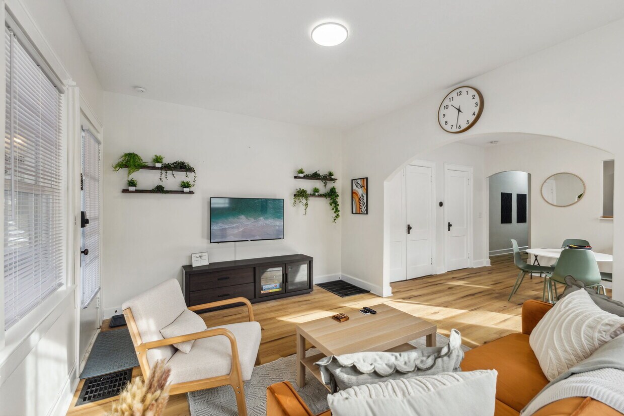 Foto principal - 3863 Byram Ave