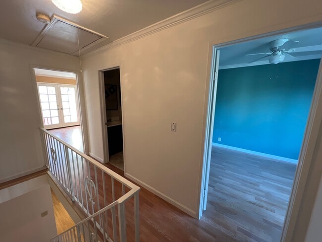 Building Photo - 447 Oak Ave