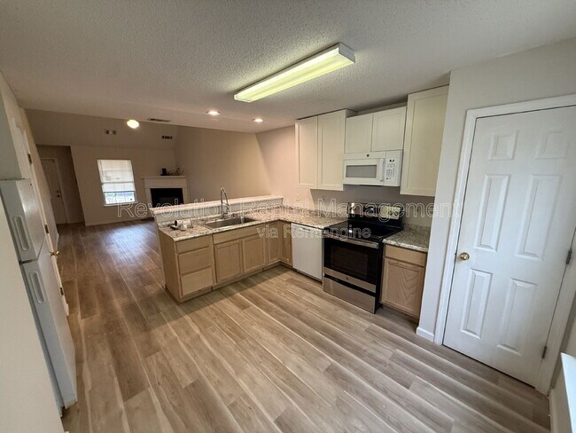 Foto del edificio - 3045 Lakeside Cir