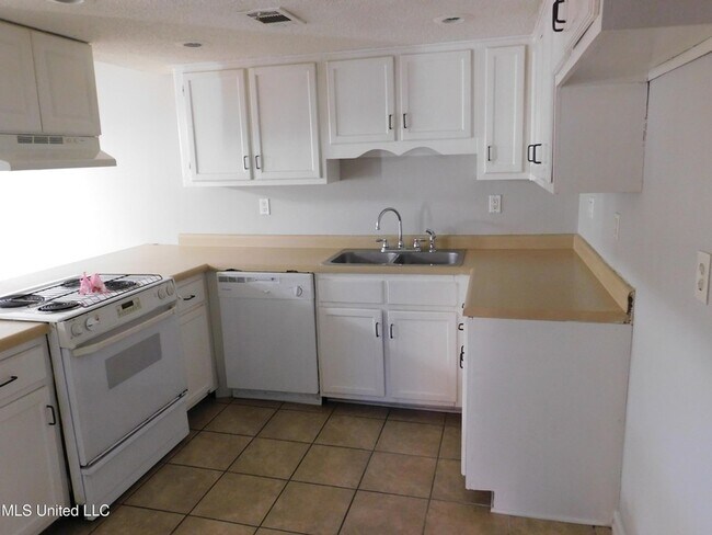 Foto del edificio - 8095 Martha Ann Ln