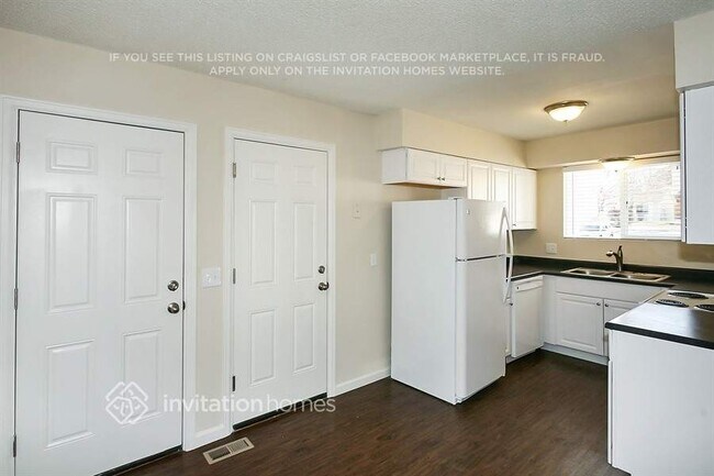 Building Photo - 16152 E Radcliff Pl