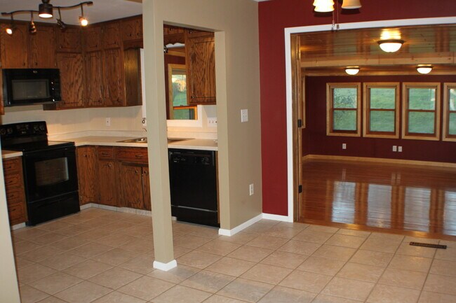 Building Photo - NW Rochester home available now! Very Nice...