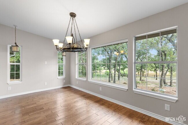 Building Photo - 126 Country Club Dr