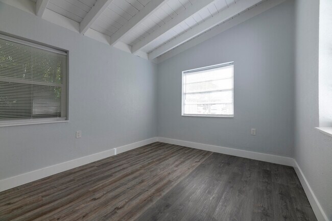 Building Photo - 128 S C St