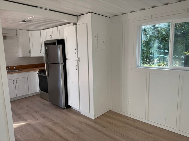 Building Photo - 2210 E Alvarado St