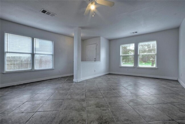 Building Photo - 302 Sunny Brook Dr