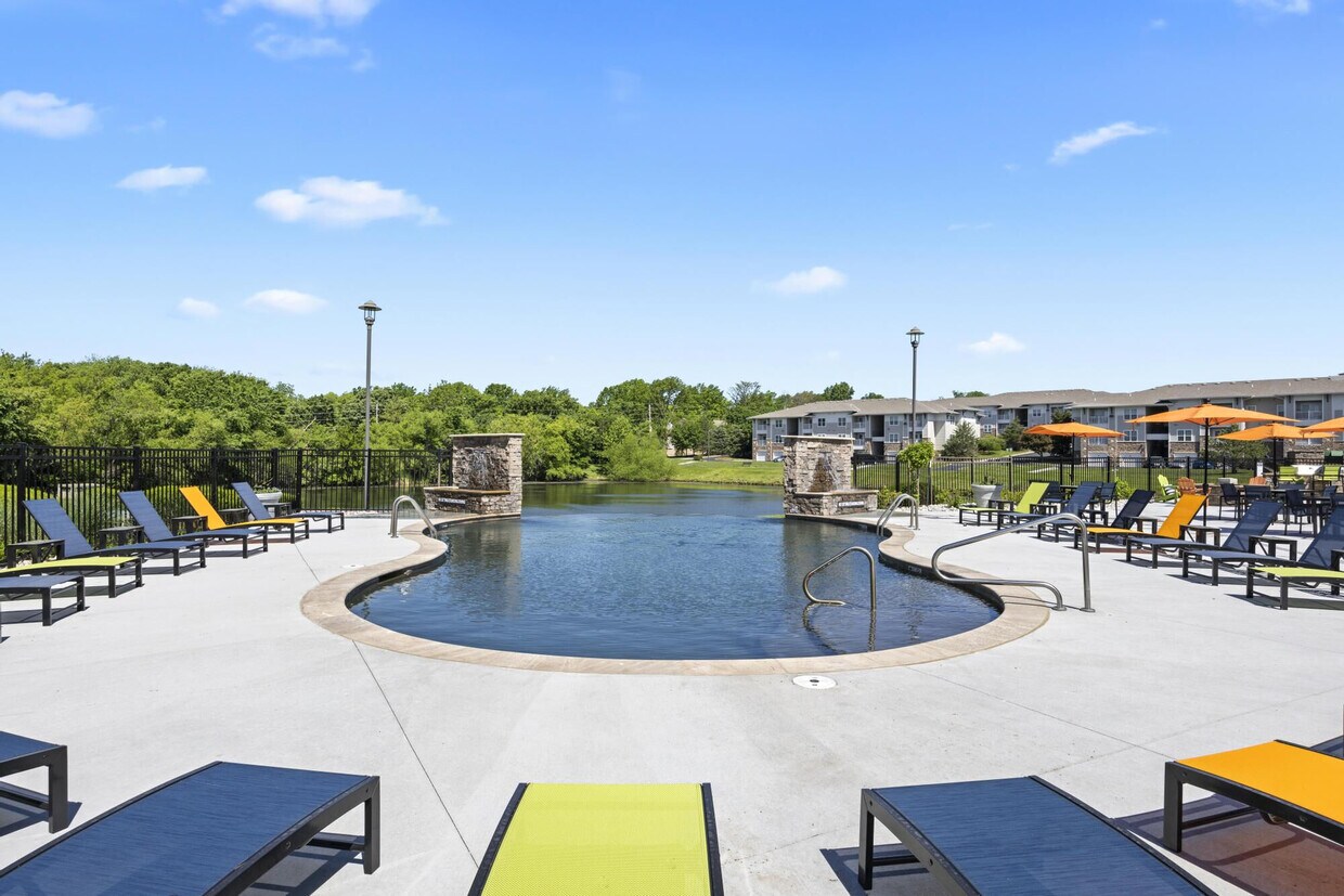 Foto principal - The Fairways Apartment Homes