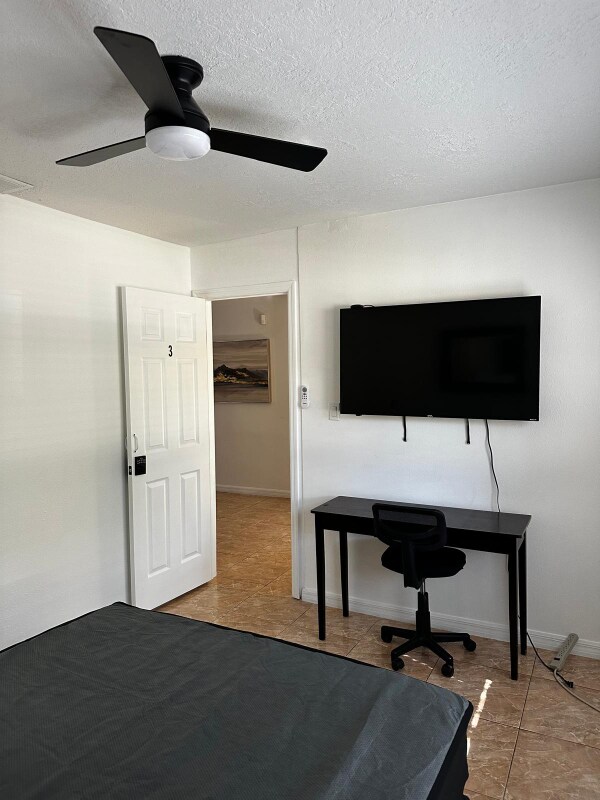 Building Photo - 2721 Raeford Rd