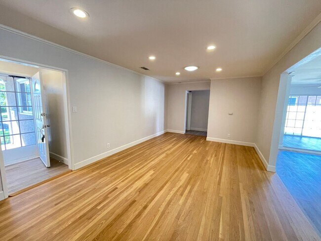 Foto del edificio - Los Altos Home for Lease