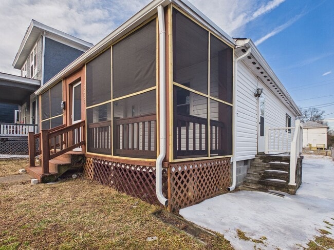 Building Photo - 3426 Delaware Ave