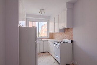 Building Photo - 4515 Av. Dupuis