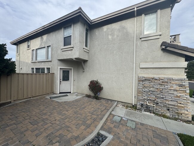 Building Photo - 26438 Honor Ln