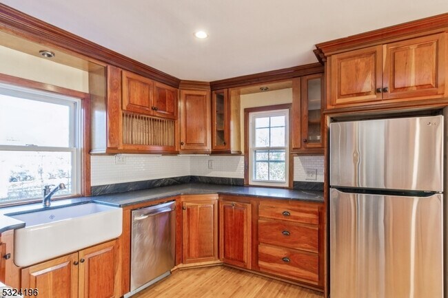 Foto del edificio - 1387 Valley Rd