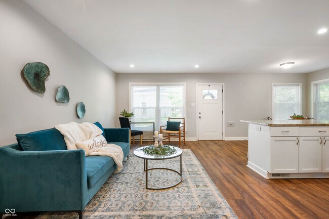Foto del edificio - 5245 E Market St
