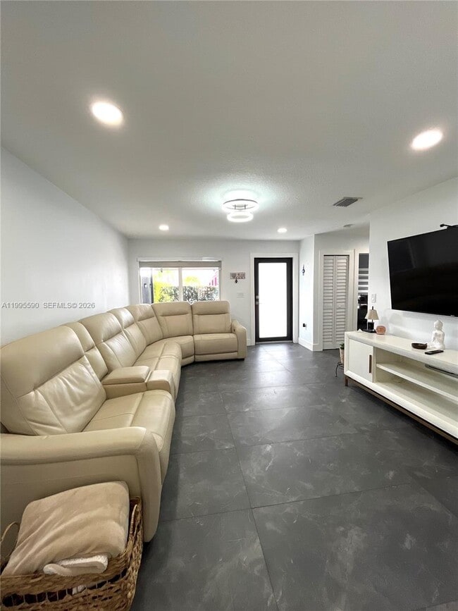 Foto del edificio - 511 SW 115th Ave