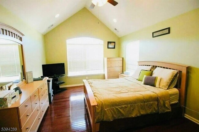 Foto del edificio - 14 Elco Ct