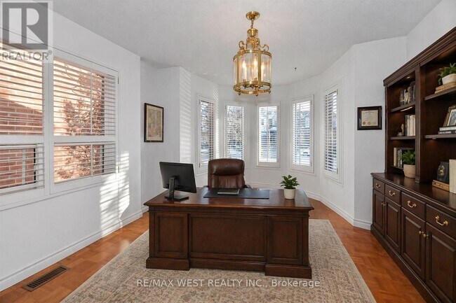 Photo du bâtiment - 80 Edmund Seager Dr