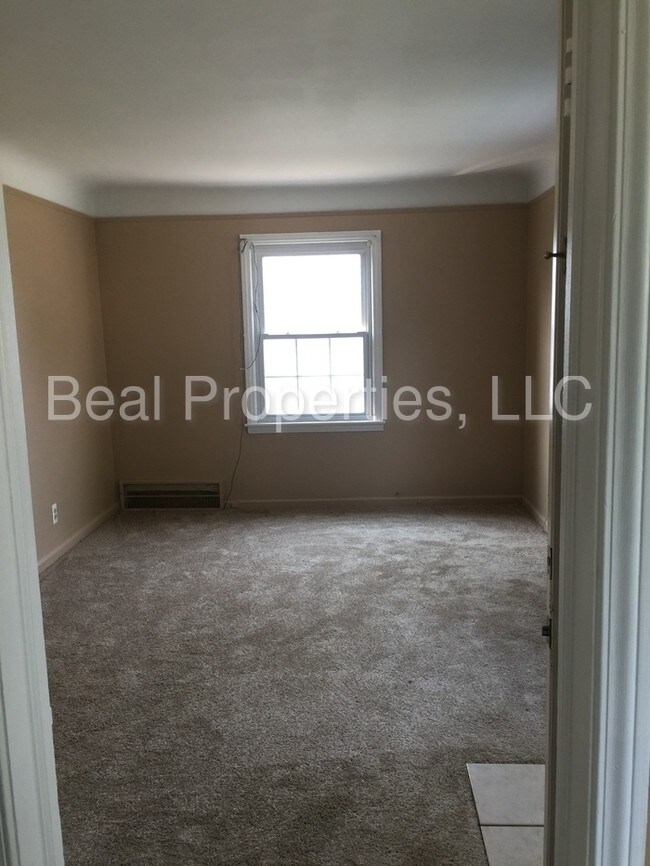 Building Photo - 1829 Montie Rd