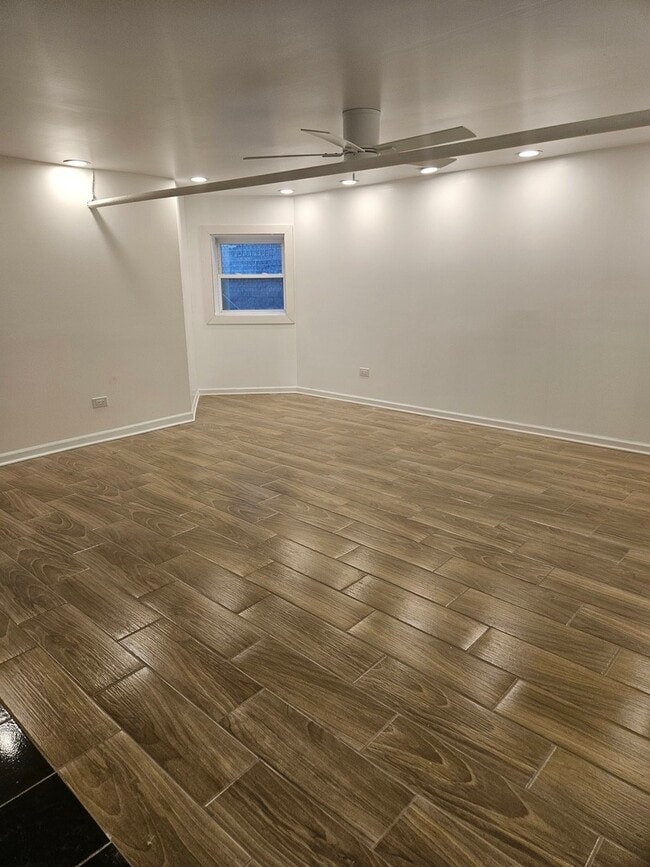 Building Photo - 4839 N Lawndale Ave