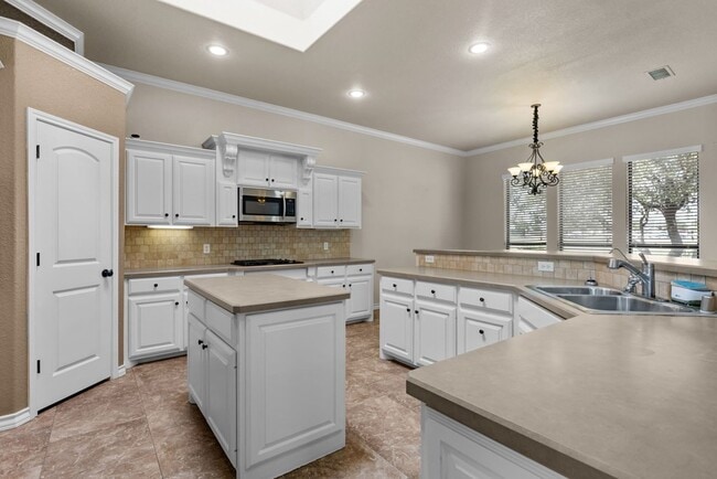 Foto del edificio - 5009 Woodhollow Dr