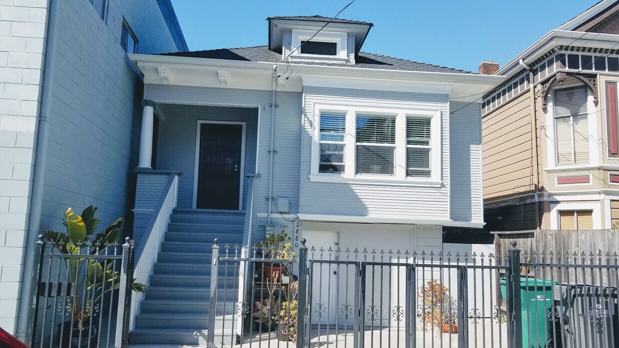 Primary Photo - 2880 Ford St