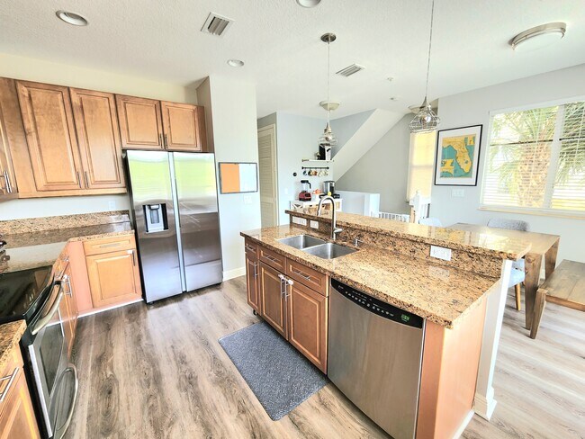 Building Photo - 583 NW 35th Pl